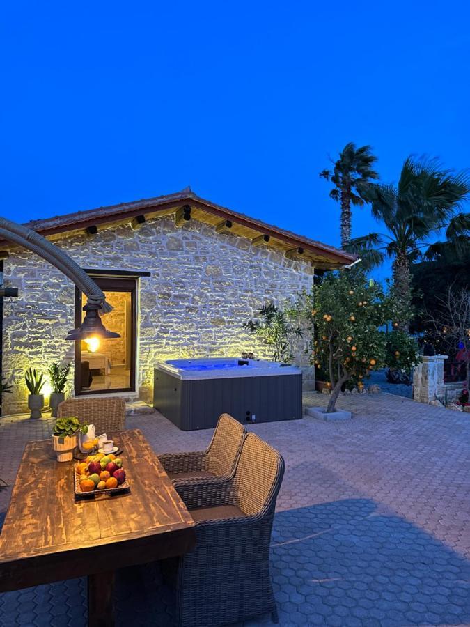 Villa Aspasia With Private Jacuzzi - Oasis Resort Kokkinos Pirgos Exterior foto