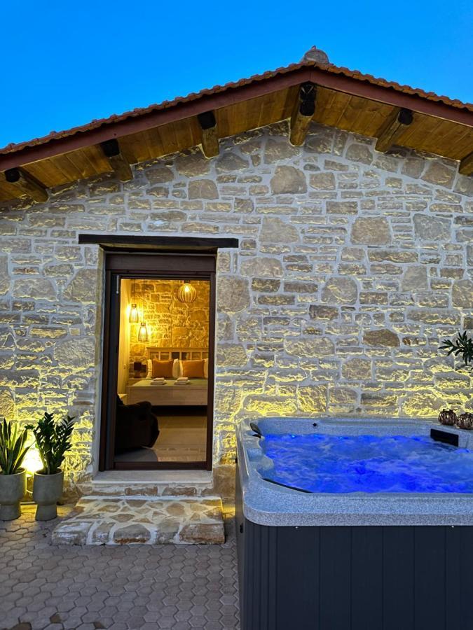 Villa Aspasia With Private Jacuzzi - Oasis Resort Kokkinos Pirgos Exterior foto