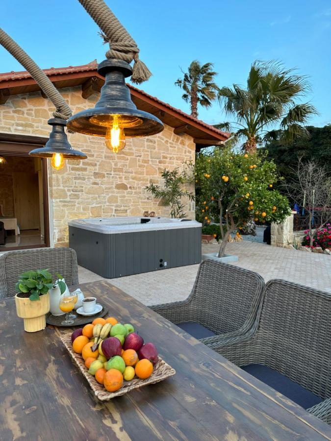 Villa Aspasia With Private Jacuzzi - Oasis Resort Kokkinos Pirgos Exterior foto